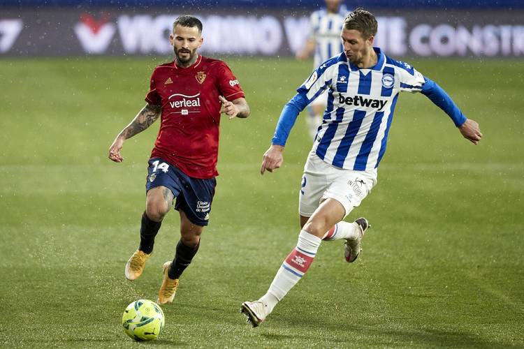 给阿拉维斯, 客场稳, 阵型主打攻