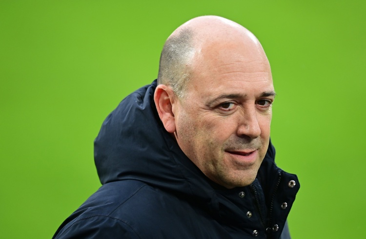 是同一家俱, 总监, 在勒沃库森